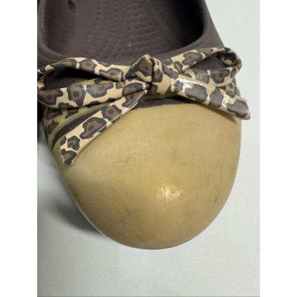 Crocs Kadee Leopard Print Bow Cap Toe Slip On Brown Gold Ballet Flats Womens 6 - Picture 3 of 10
